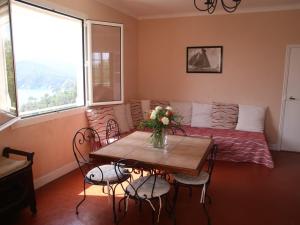 Appartement T3 75m², 2 terrasses avec accès direct aux calanques, WIFI, parking privatif - FR-1-100-147