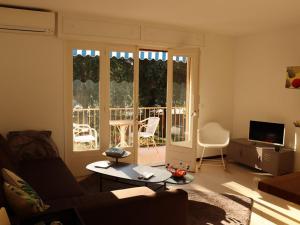 Appartement T2 climatisé avec balcon, WiFi et parking près du centre de Cavalaire-sur-Mer - FR-1-100-180