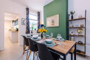 Stunning 3-bed home in Nantwich by 53 Degrees Property - Amazing location, Ideal for Groups - Sleeps 6