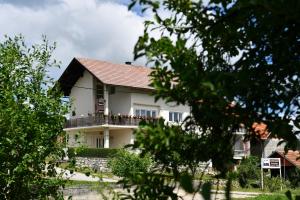 Apartments with a parking space Rakovica Plitvice  20595
