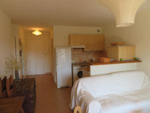 Spacieux T2 avec Loggia à 800m de la Plage, Parking et Forfait Ménage Inclus - Bormes-les-Mimosas - FR-1-610-12