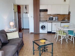 Charmant T2 à La Favière avec piscine et parking privé, proche plages et commerces - FR-1-610-13