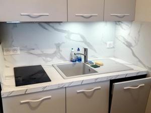 T2 cabine avec terrasse à La Favière, proche plages et commerces - FR-1-610-20