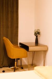 Pittsburghs South Side 3BD 2 miles to PNC park