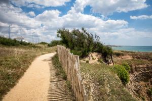 Maisons de vacances Les Volets Bleus 300 m de la Mer : photos des chambres