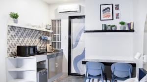 Hive Manila Guesthouse and Apartments 400 Mbps - Gallery Studio