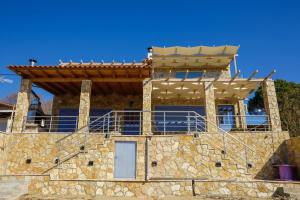 Maritinas Stone House & Apartment On The Beach - Happy Rentals