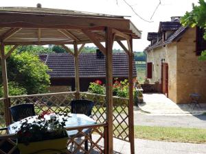 Maison de campagne proche de la Dordogne avec grand jardin et cheminée - FR-1-616-61