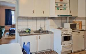 2 Bedroom Gorgeous Apartment In Undenäs