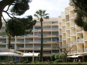 Appartements Studio climatise 2★, 2 balcons, proche plage, Le Lavandou - FR-1-251-475 : photos des chambres