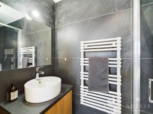 Appartements Superbe Apt 5P au Centre, 200m des Pistes, 3 SDB, Mezzanine, Balcon Sud, Parking, WiFi - FR-1-398-656 : photos des chambres