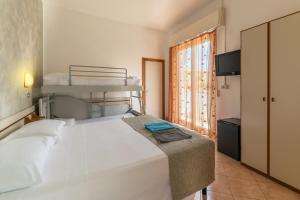 Quadruple Room with Balcony - Annex room in Hotel Albatros