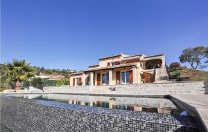 Maisons de vacances Beautiful Home In L, Adrets De Lesterel With House A Mountain View : photos des chambres