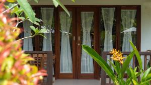 Phòng Giường Đôi Nhìn Ra Hồ Bơi (Double Room with Pool View)