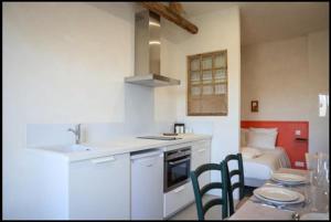 B&B / Chambres d'hotes Bed & Breakfast Perbos 1556 : Chambre Double avec Terrasse