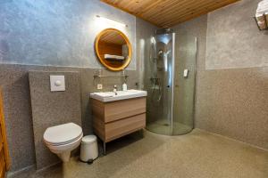 Deluxe King Suite room in Lighthouse-Inn