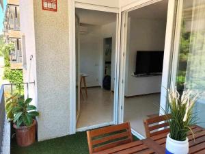 Apartamento recién reformado con piscina y AC