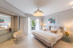 Signature Double with Private Balcony & Lycabettus/City View room in St. George Lycabettus Hotel