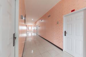 RedDoorz Syariah Plus near Tugu Bubur Ayam Cianjur