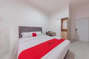 RedDoorz Syariah Plus near Tugu Bubur Ayam Cianjur - 苏加武眉