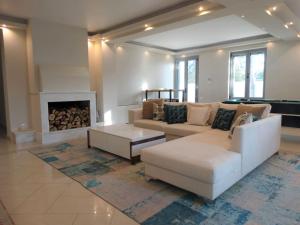 The White House Beach Villa