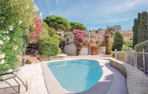 Nice home in Rayol-Canadel-sur-Mer with 2 Bedrooms, WiFi and Outdoor swimming pool