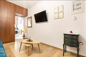 Cute tiny apartment in the heart of Flisvos