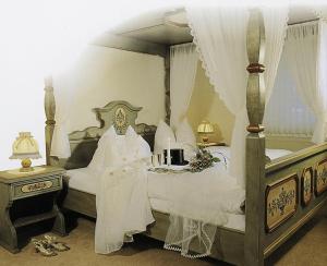 Honeymoon Room room in Hotel Schwalenberger Malkasten