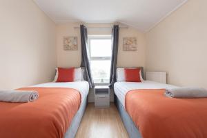 4 Bed house in Dartford 8 beds sleeps 10