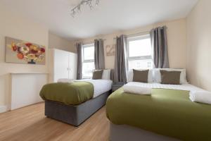 4 Bed house in Dartford 8 beds sleeps 10