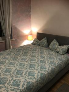 Large double room next to Elisabeth Line