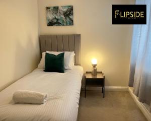 Three Bedroom Semi Detached House By Flipside Property Aylesbury Serviced Accommodation & Short Lets With Wifi & Parking