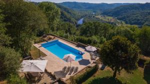 B&B / Chambres d'hotes Chateau de Chauvac - table d'hotes avec vue sur la riviere : photos des chambres