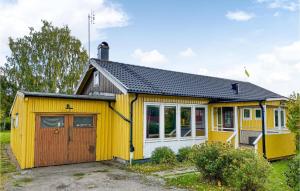Beautiful Home In Bestorp With Wifi And 3 Bedrooms