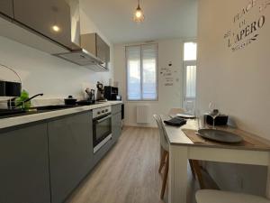 Appartements Beau F2 avec terrasse D- proche gare & universite - plage a 10 min : photos des chambres