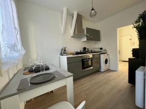 Appartements Beau F2 avec terrasse G- proche gare & universite - plage a 10 min : photos des chambres