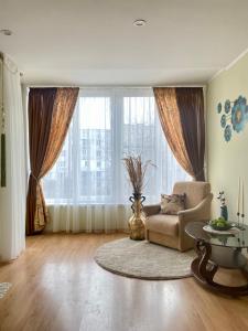 Центр. Острозького. Простора та комфортна. 2 спальні