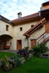 Selský Dvůr- apartmány a keramická dílna