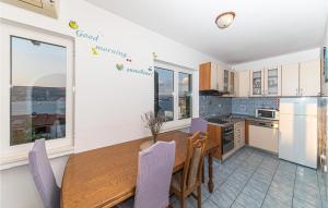 Stunning Apartment In Okrug Donji With Wifi 
