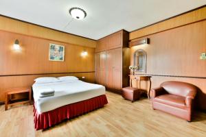 Superior Suite room in Nice Palace Hotel