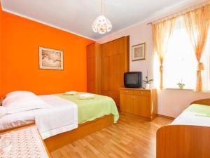 Studio apartment Josip