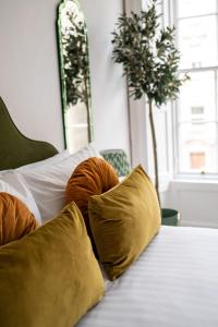 Luxury 3 Bedroom Apt On Edinburghs Royal Mile
