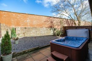 Bluebell Lodge 24 with Hot Tub