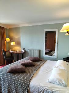 Hotels Logis La Regence : photos des chambres