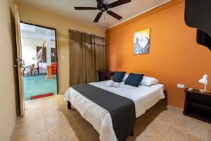 El Cocobolo FoodANDRest Room 3 Bed and Breakfast WiFi AC Pkg gratis, Liberia