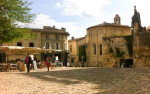 Maisons de vacances Les 2 glycines Au coeur des vignobles et de parcours de golfs : photos des chambres