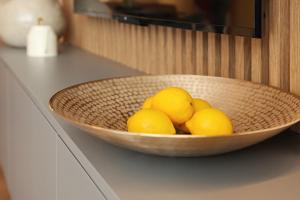 Sand & Wave - Luxury Marina View Apartment with Spa, Pool & Free Parking