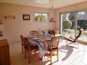 Maisons de vacances FOUESNANT La Maison de Gigi, a 2 minutes de la plage de KERLER : photos des chambres