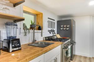 Jersey City Vacation Rental Near Light Rail!