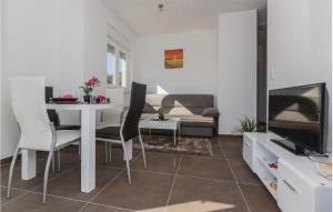 Nice Apartment In Saldun With 1 Bedrooms, Wifi And Outdoor Swimming Pool